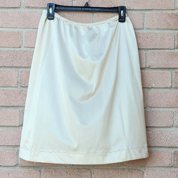 Vintage Leggs Beige Nylon Half Slip XL 23" Length Made in USA - Picture 2 of 7